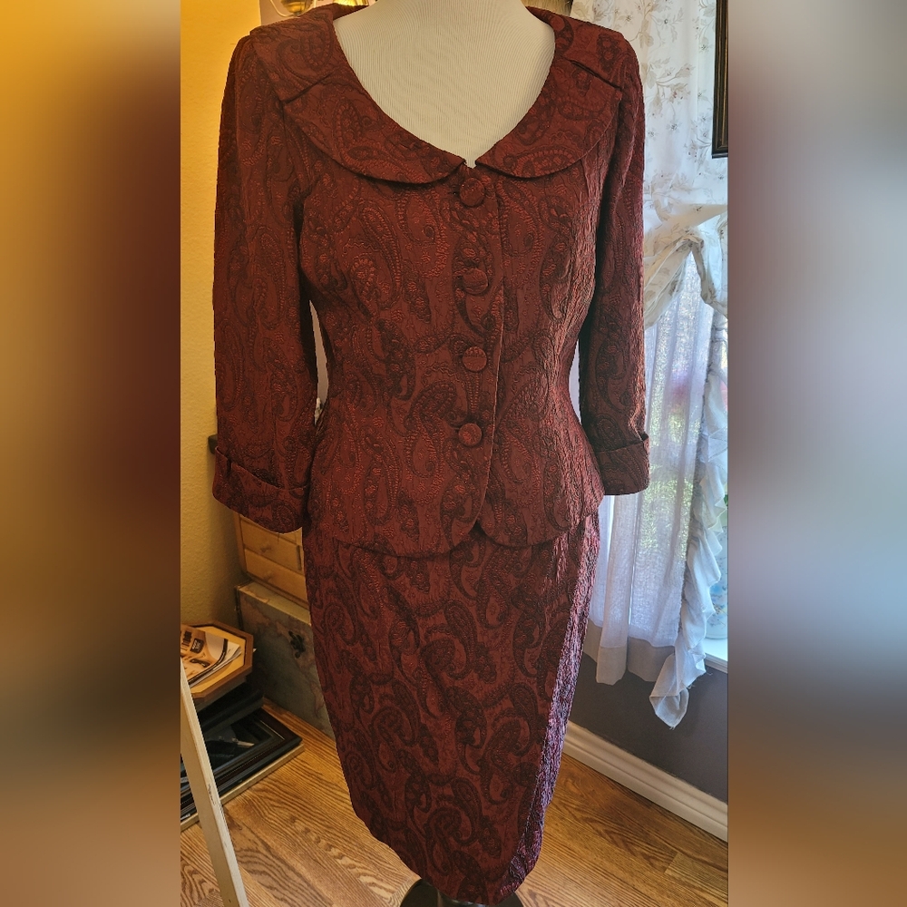 Maggy London Elegant Paisley Skirt Set - Burgundy